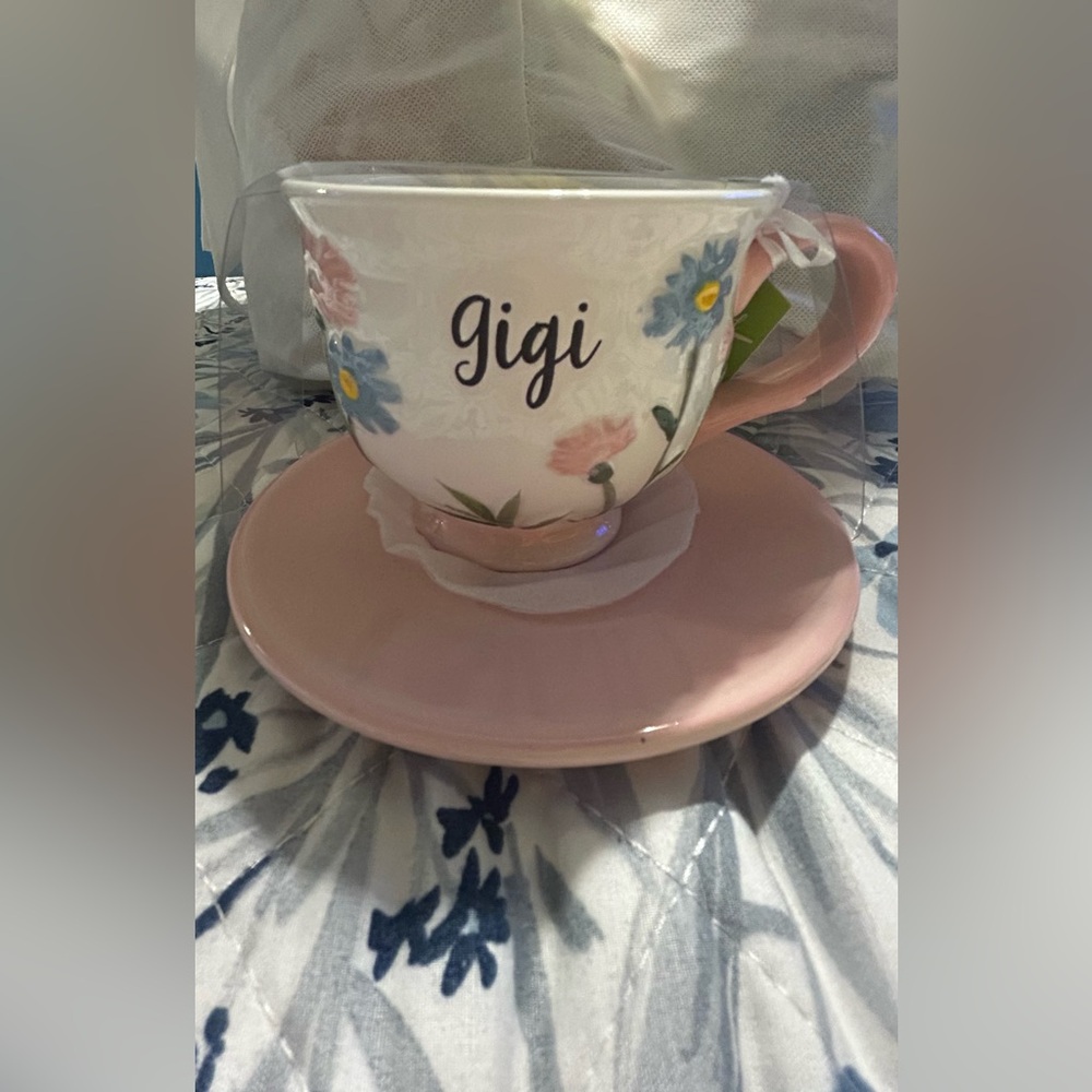 “GiGi” Teacup with saucer